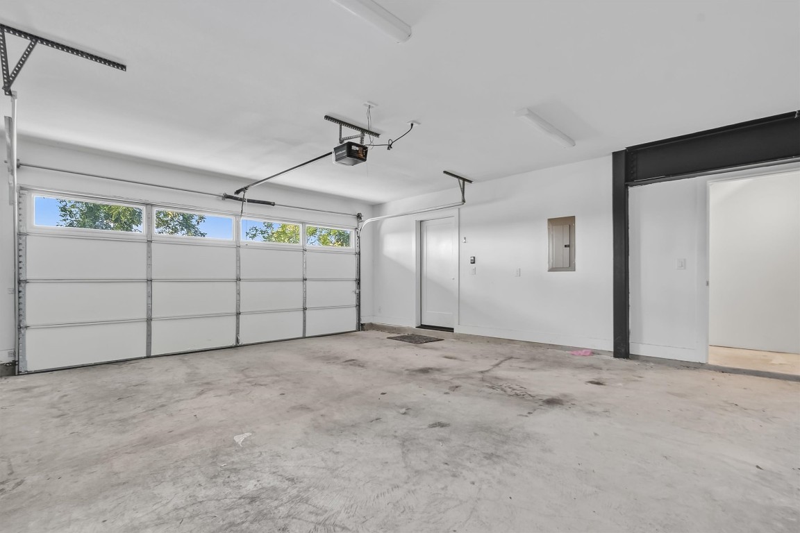 2712 Oak Springs Drive, Unit A Austin, TX 78702 - Photo 32 of 34