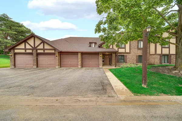 $310,000 | 1659 Dover Court, Unit A, Wheaton, IL 60189