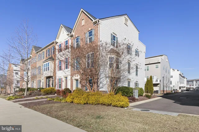$490,000 | 10512 Presidential Parkway, Upper Marlboro, MD 20772