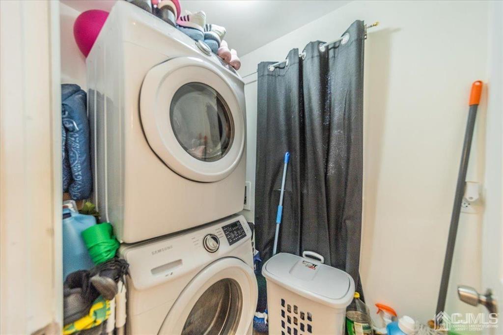454 Mitchell Place Perth Amboy, NJ 08861 - Photo 26 of 36 a utility room with dryer and washer