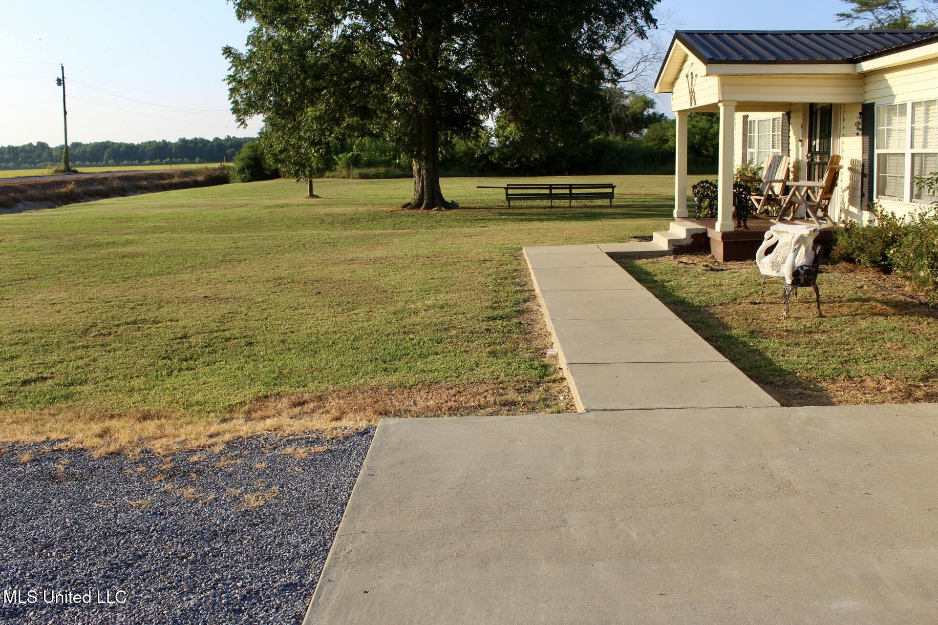 2284 Pride Road Batesville, MS 38606 - Photo 3 of 8 IMG_1114