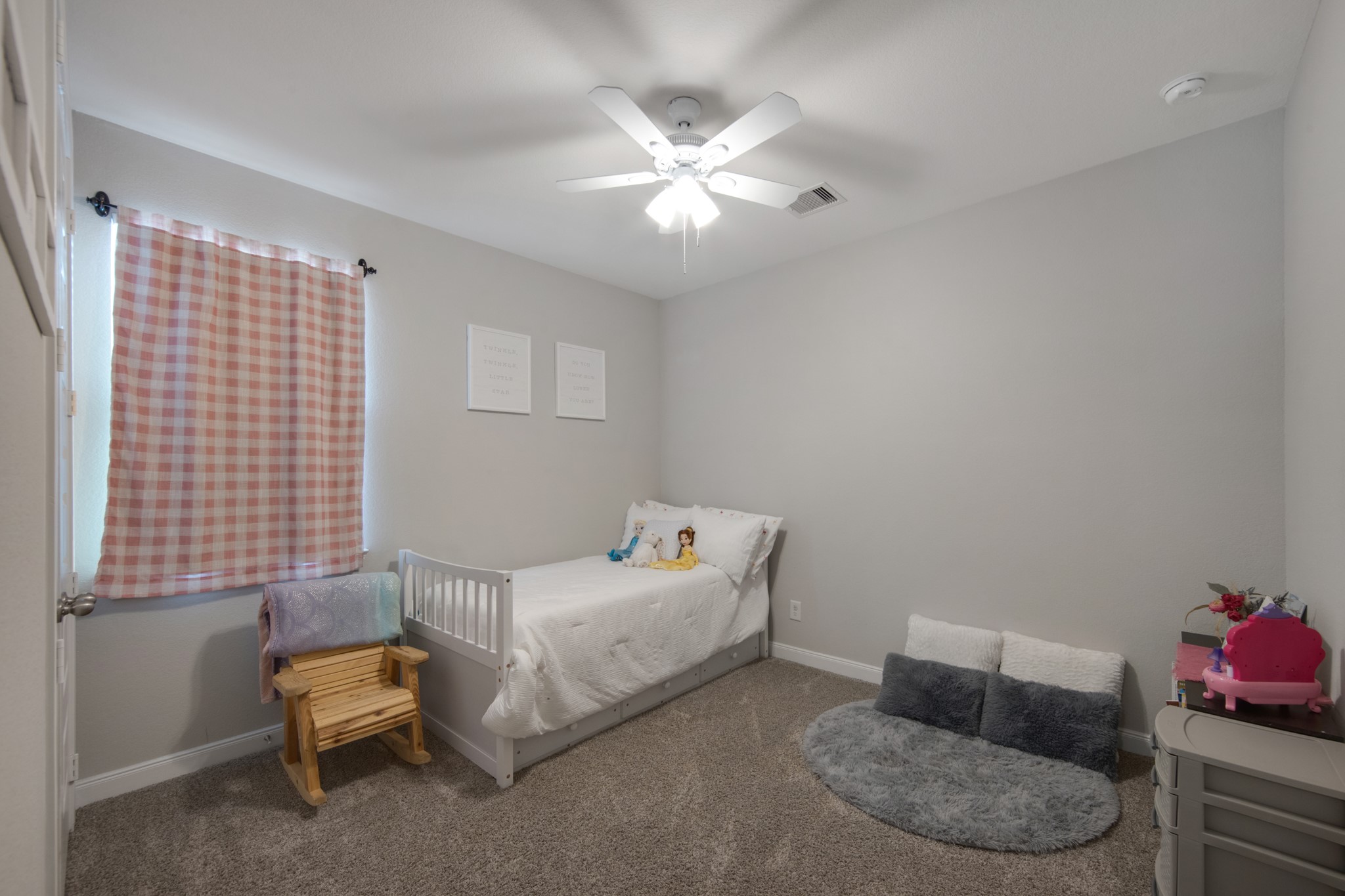 22622 Cutter Mill Drive Spring, TX 77389 - Photo 23 of 40 a bedroom with a bed and a chandelier