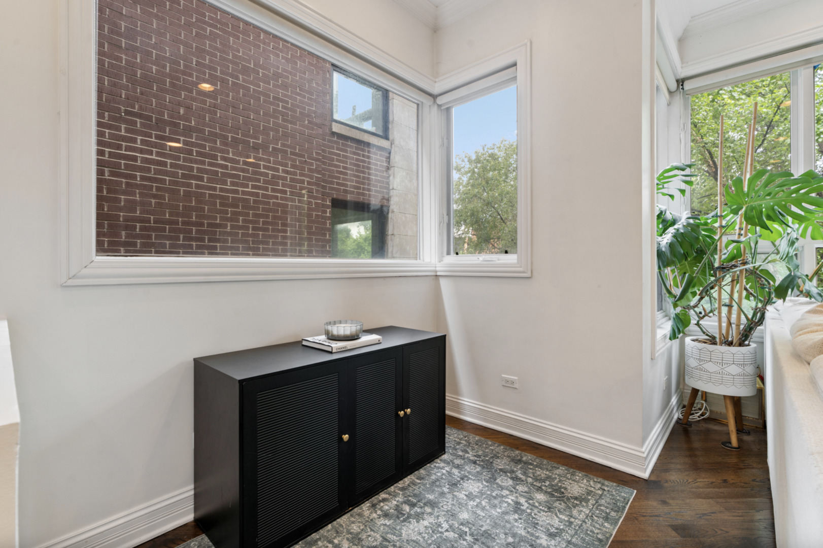 1131 West Addison Street, Unit 2 Chicago, IL 60613 - Photo 4 of 24 Gallery Image 4