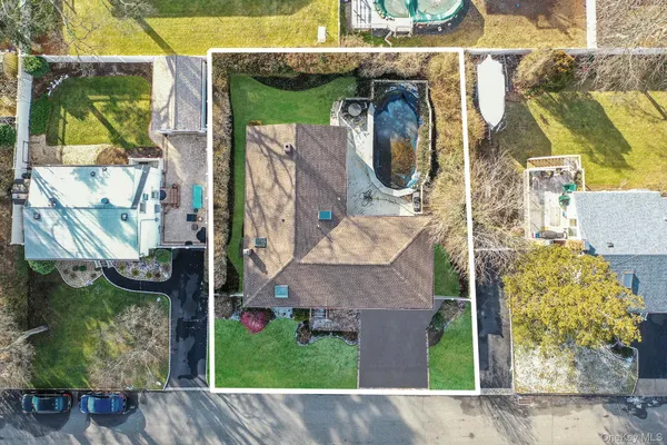 $724,000 | 1616 Madison Avenue, West Islip, NY 11795