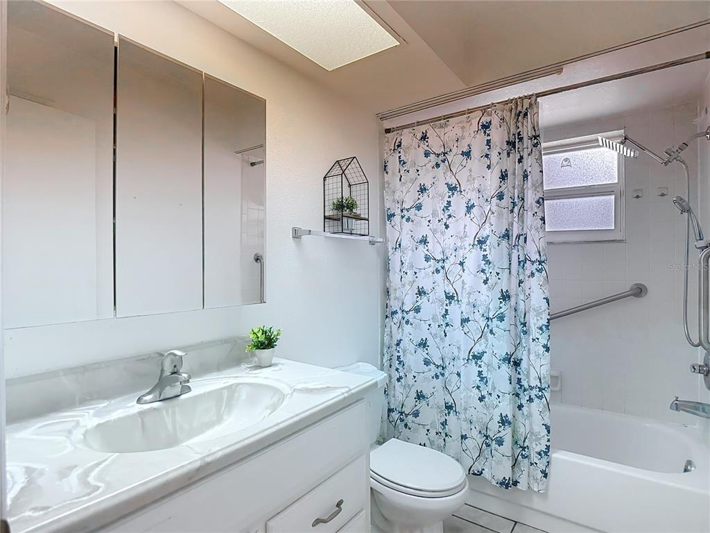 9171 Vicksburg Road Spring Hill, FL 34608 - Photo 29 of 55 a bathroom with a sink toilet a shower and a mirror