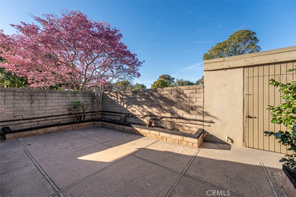 10454 Rio Grande Court Fountain Valley, CA 92708 - Photo 14 of 17 a view of a back yard of the house