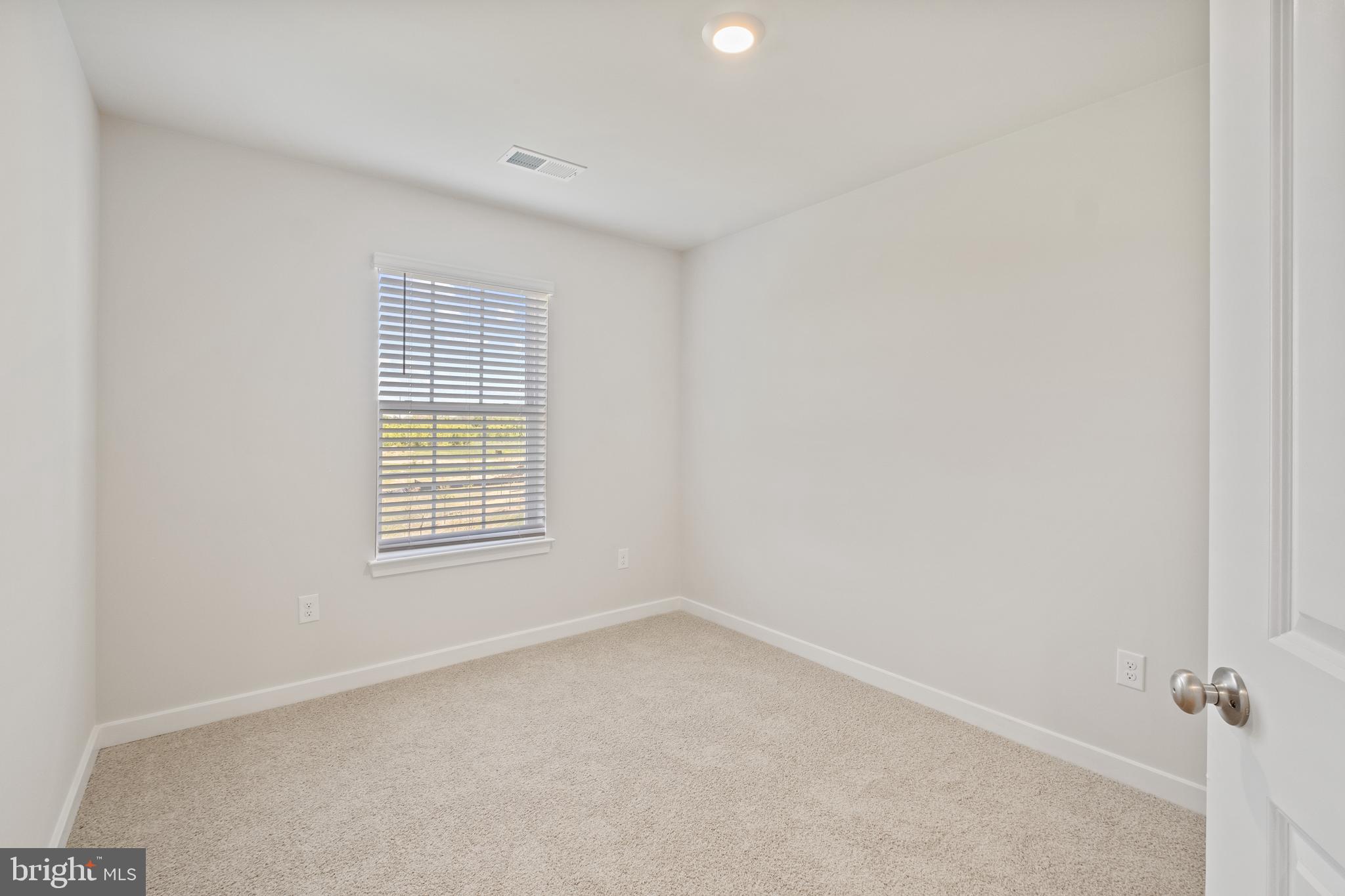 5044 Silver Oak Drive Rosedale, MD 21237 - Photo 18 of 41 an empty room with a window