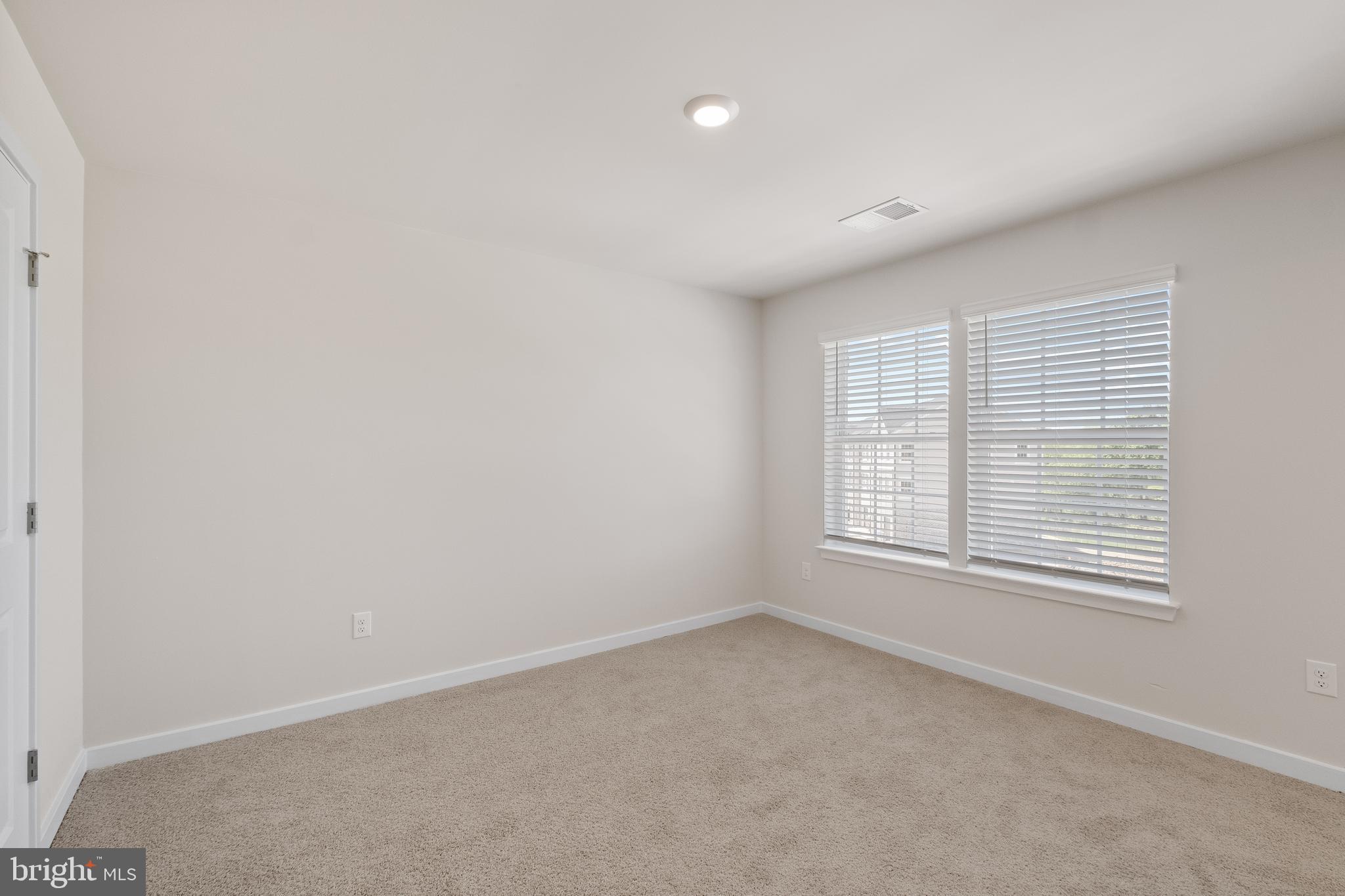 5044 Silver Oak Drive Rosedale, MD 21237 - Photo 26 of 33 an empty room with a window