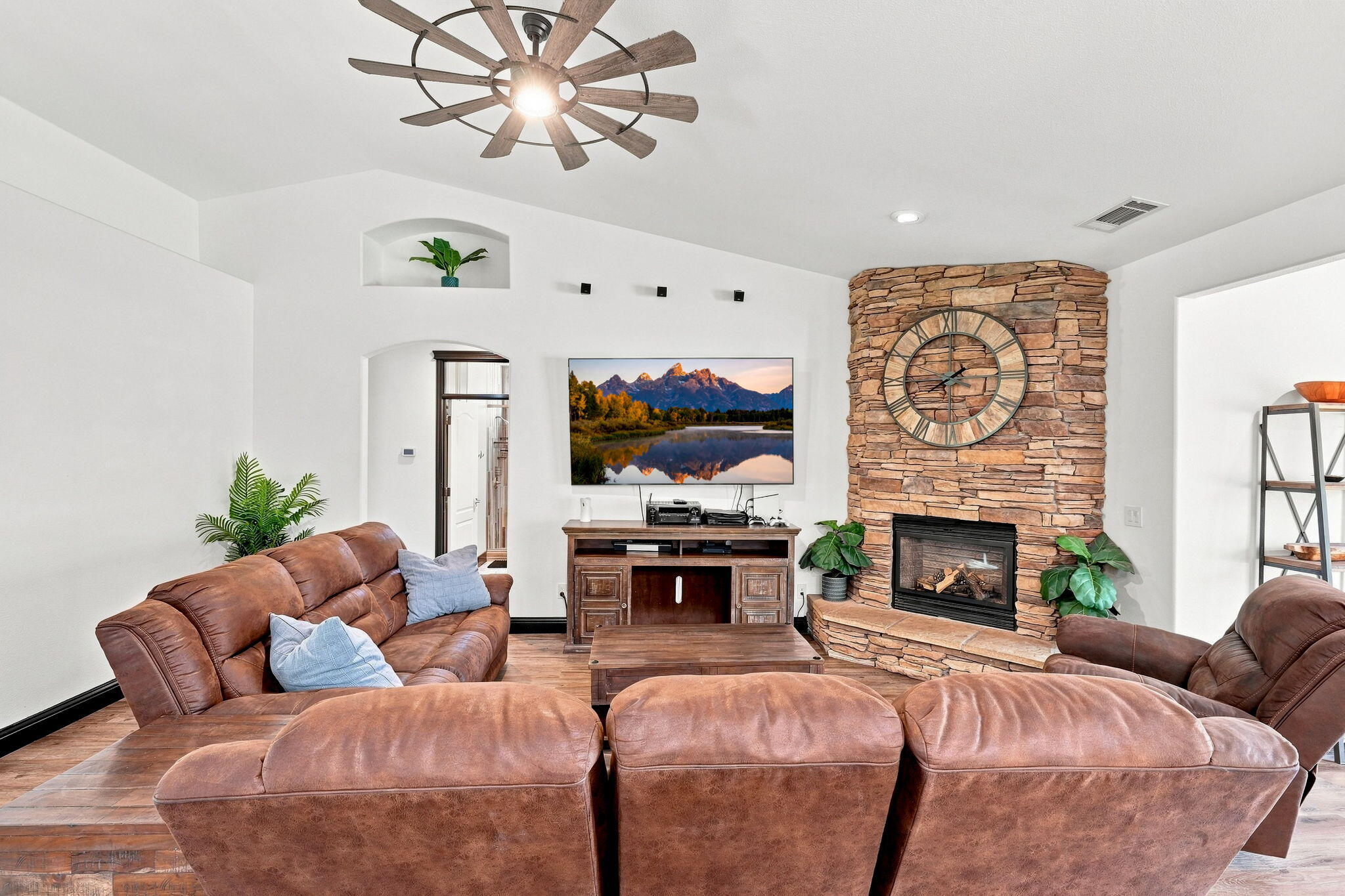 11970 Quartz Hill Road Redding, CA 96003 - Photo 5 of 72 6-web-or-mls-IMG-06