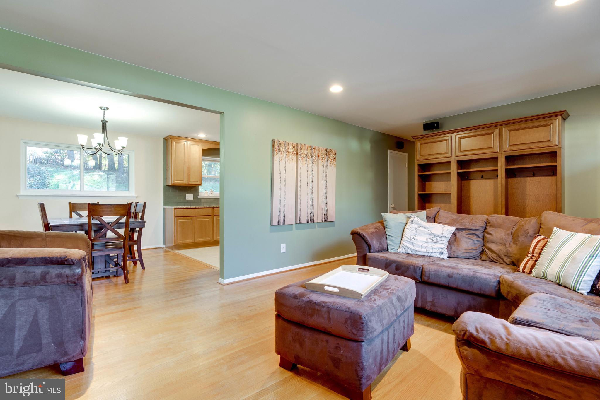 7416 Gary Street Springfield, VA 22150 - Photo 9 of 26 Living Room