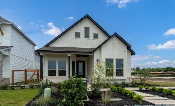 a view of front a house with a yard