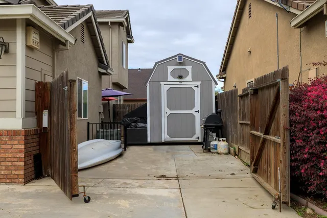 a view of a storage & utility room