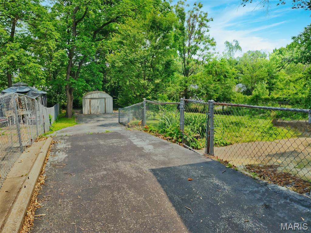 8917 Forest Avenue St. Louis, MO 63114 - Photo 18 of 22