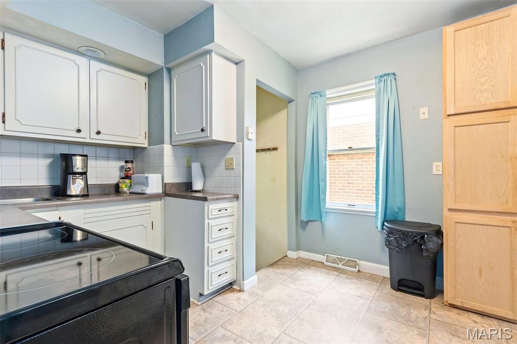 8917 Forest Avenue St. Louis, MO 63114 - Photo 9 of 22