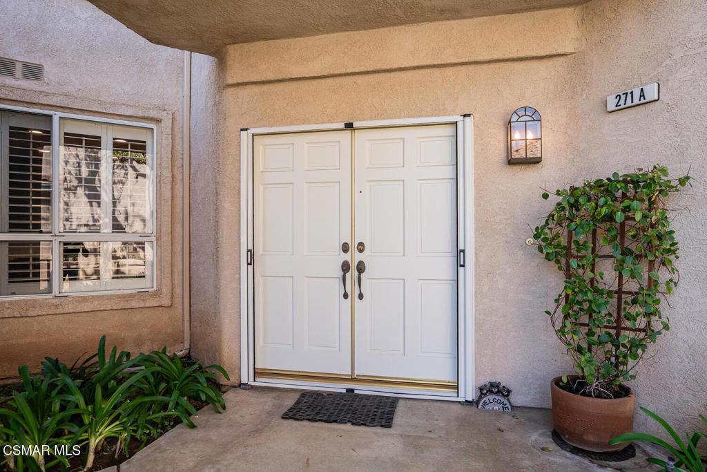 271 Fieldstone Way, Unit A Simi Valley, CA 93065 - Photo 4 of 22