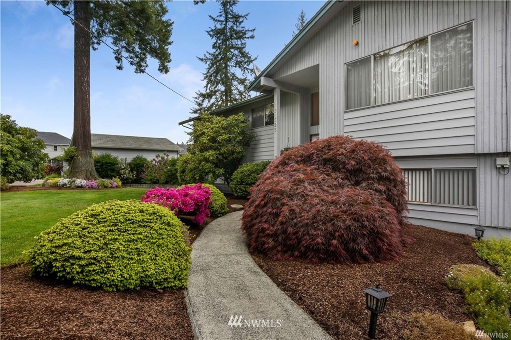 21325 1st Avenue West Bothell, WA 98021 - Photo 3 of 17 a view of a back yard of the house