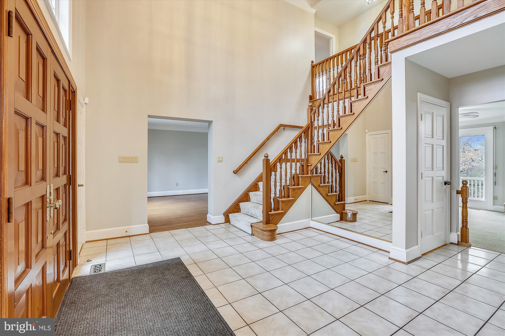 17028 Barn Ridge Drive Silver Spring, MD 20906 - Photo 4 of 47 Main Foyer