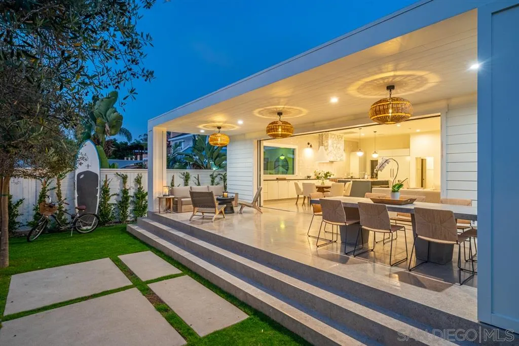 370 Glorietta Boulevard Coronado, CA 92118 - Photo 13 of 25 a outdoor view of a patio