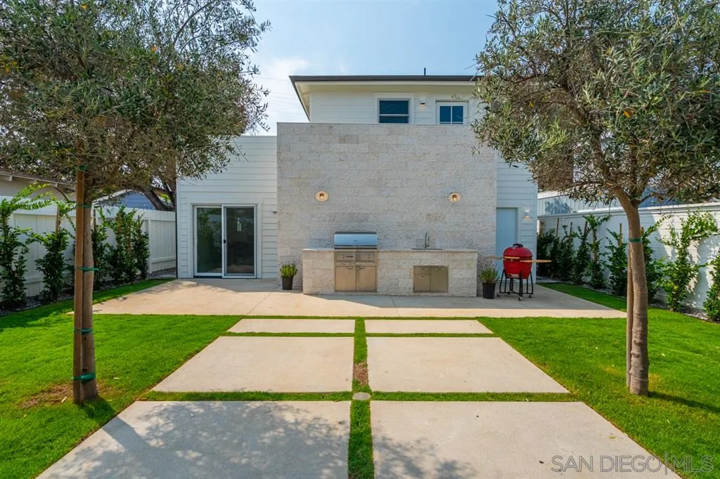370 Glorietta Boulevard Coronado, CA 92118 - Photo 24 of 25 a front view of house with yard and green space