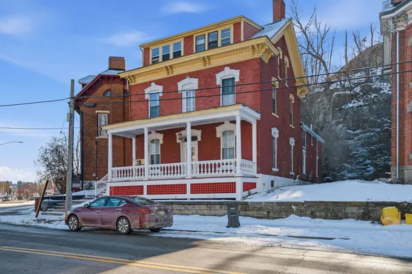 $199,900 | 306 West Locust Street, Dubuque, IA 52001