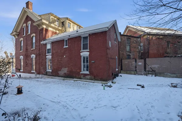 $199,900 | 306 West Locust Street, Dubuque, IA 52001
