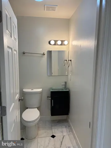 $2,400 | 32 East Preston Street, Unit B, Baltimore, MD 21202