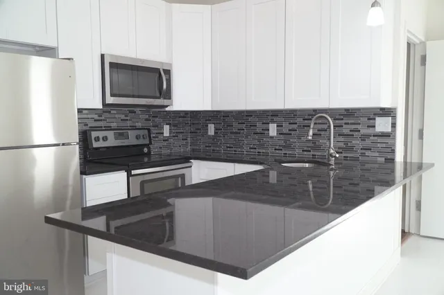 $2,400 | 32 East Preston Street, Unit B, Baltimore, MD 21202