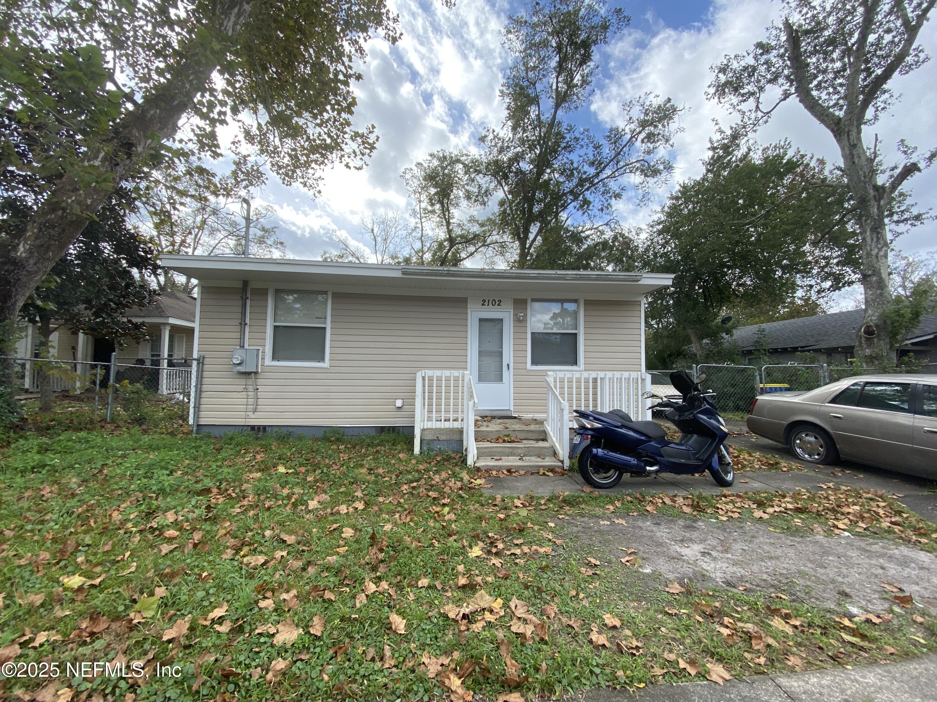 10321 Westmar Road Jacksonville, FL 32218 - Photo 5 of 7 a backyard of a house with table and chairs