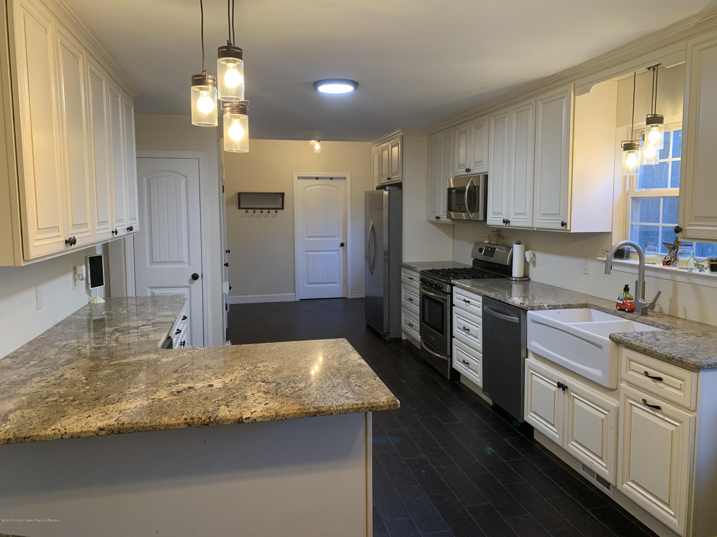 13 Reiner Road Cream Ridge, NJ 08514 - Photo 7 of 44 IMG_1512