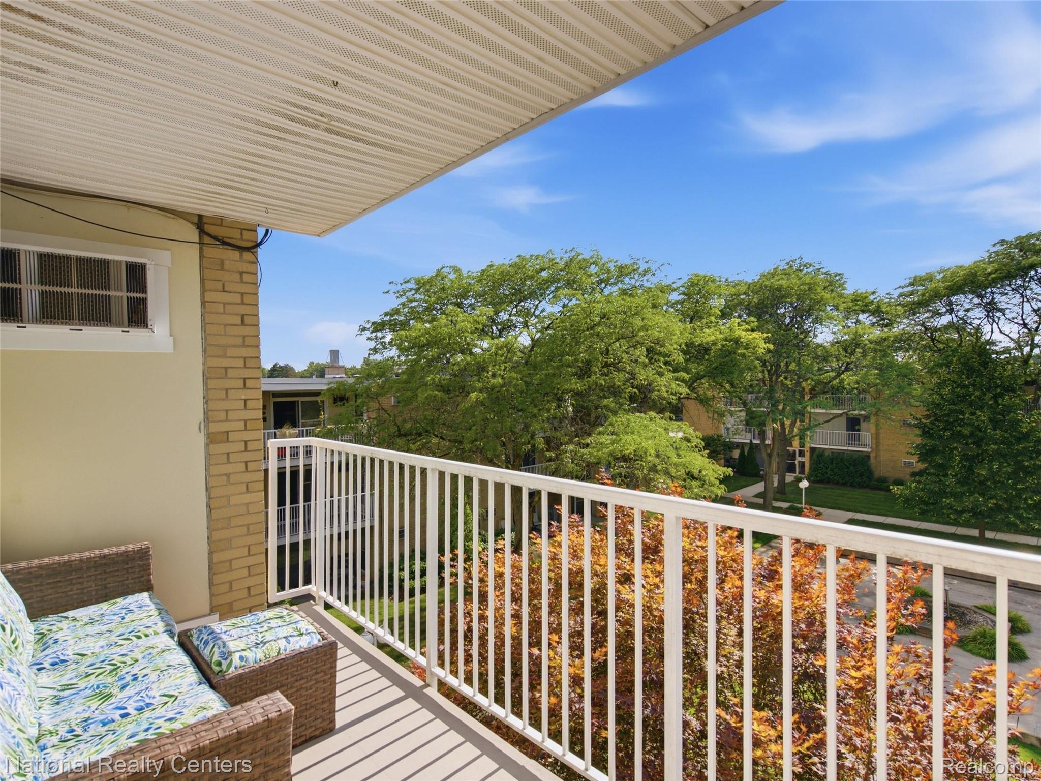4909 Crooks Road, Unit C11 Royal Oak, MI 48073 - Photo 17 of 27 20-DSC09758.jpg