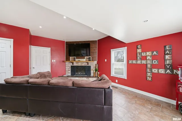 $179,900 | 805 West Main Street, Elmwood, IL 61529