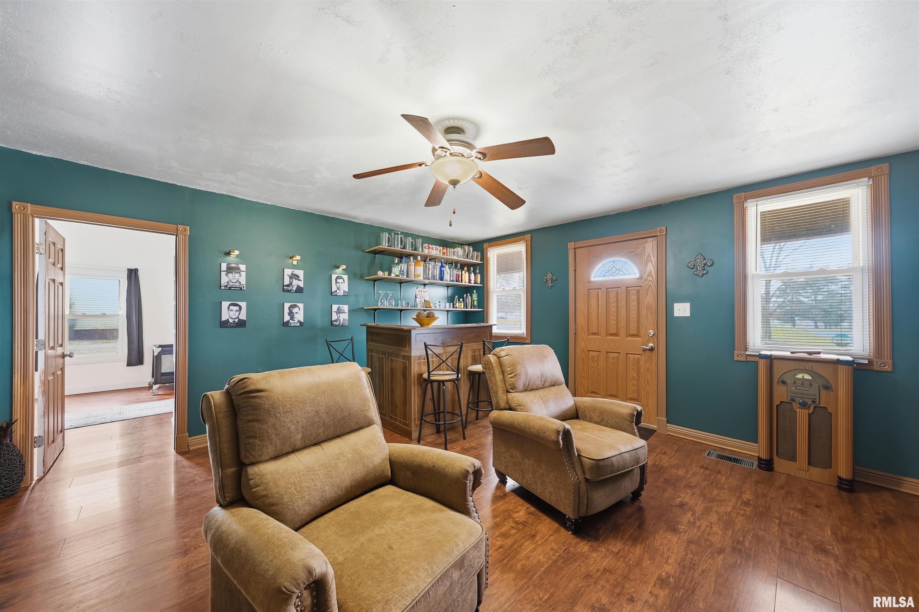 805 West Main Street Elmwood, IL 61529 - Photo 3 of 27