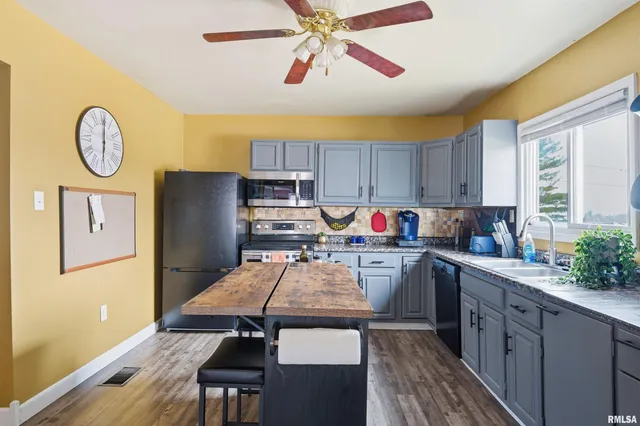 $179,900 | 805 West Main Street, Elmwood, IL 61529