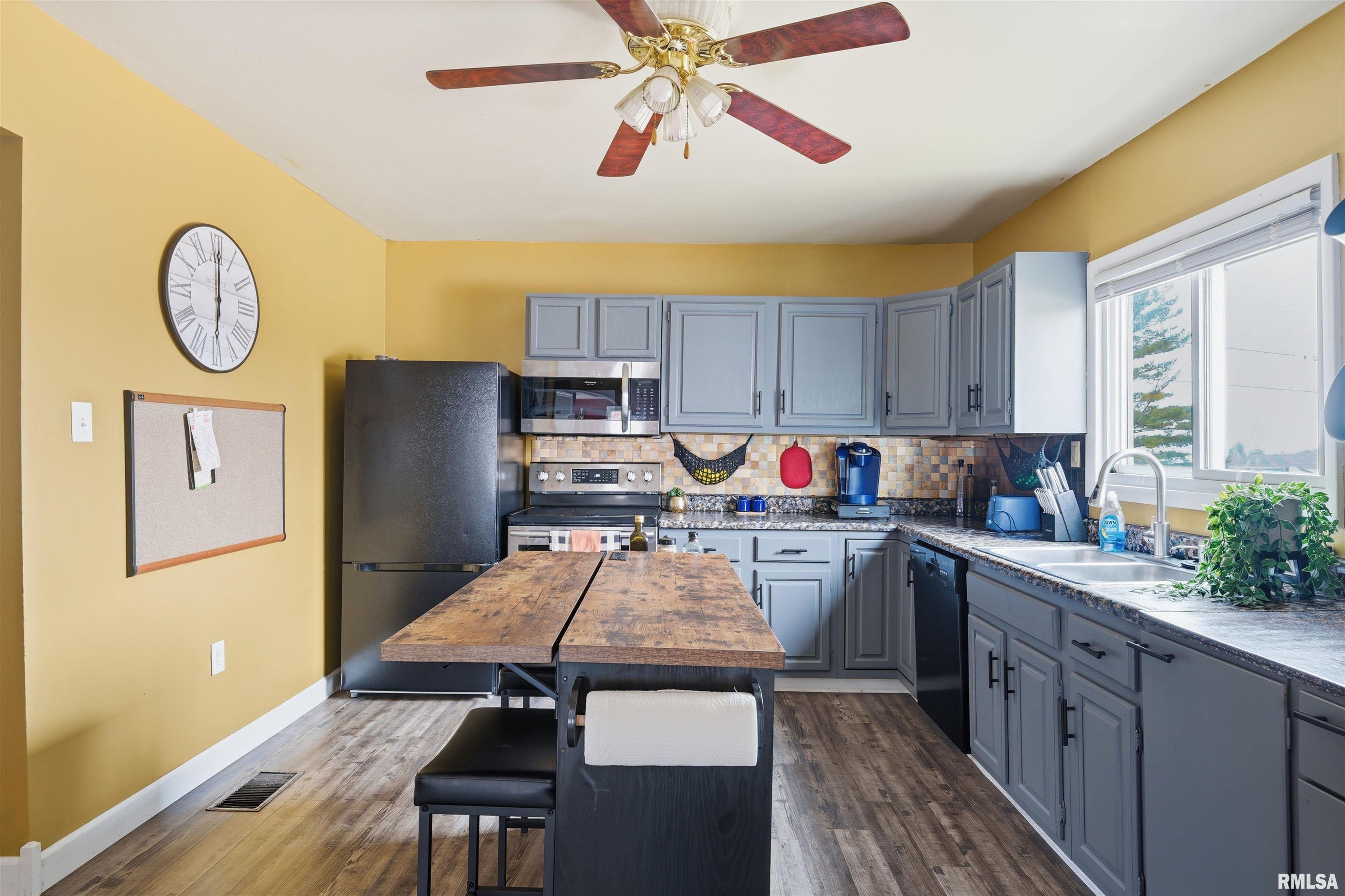 805 West Main Street Elmwood, IL 61529 - Photo 9 of 27