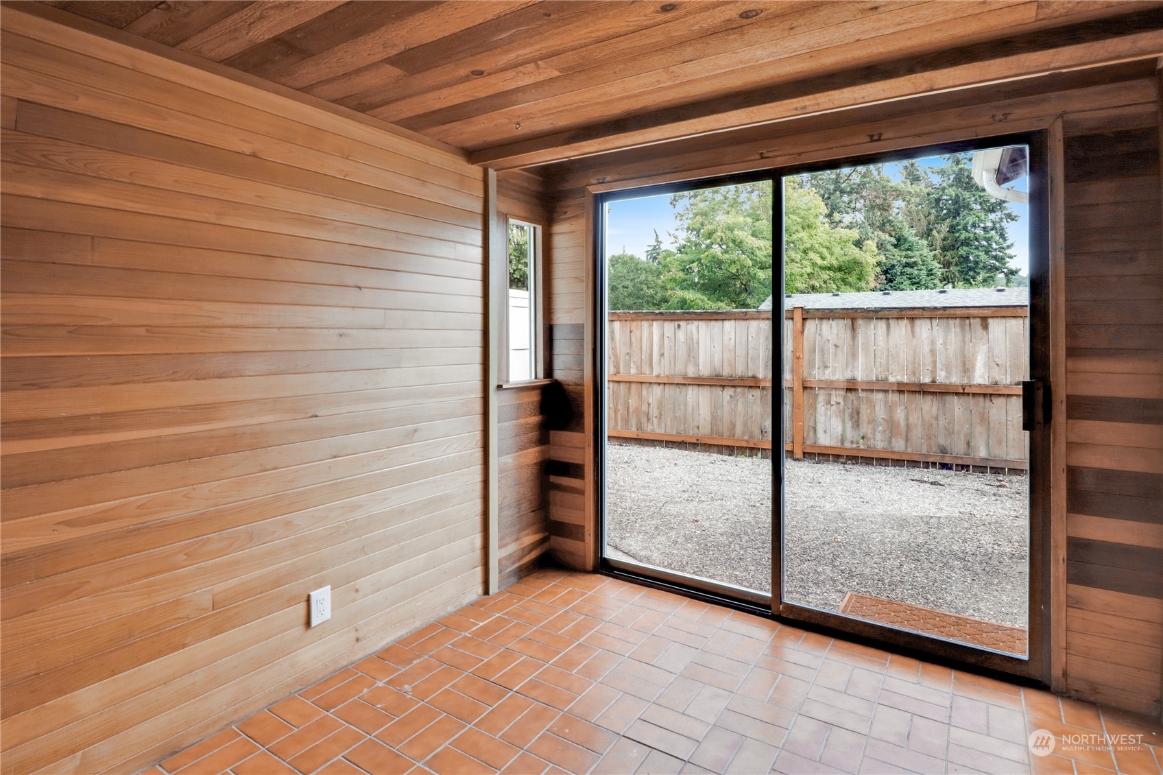 1911 Vine Road Brier, WA 98036 - Photo 12 of 34 Gallery Image 12