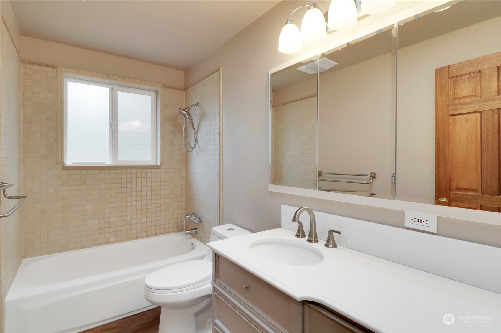 1911 Vine Road Brier, WA 98036 - Photo 18 of 34 Gallery Image 18