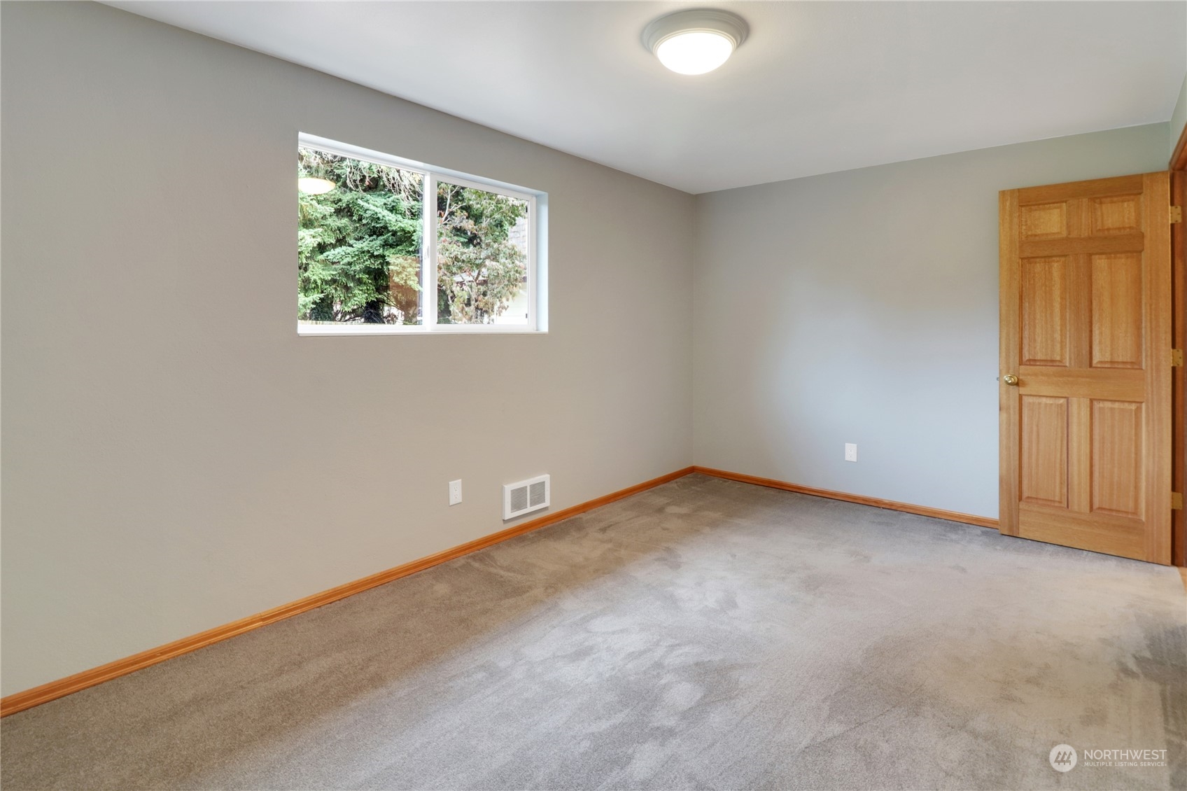 1911 Vine Road Brier, WA 98036 - Photo 19 of 34 Gallery Image 19