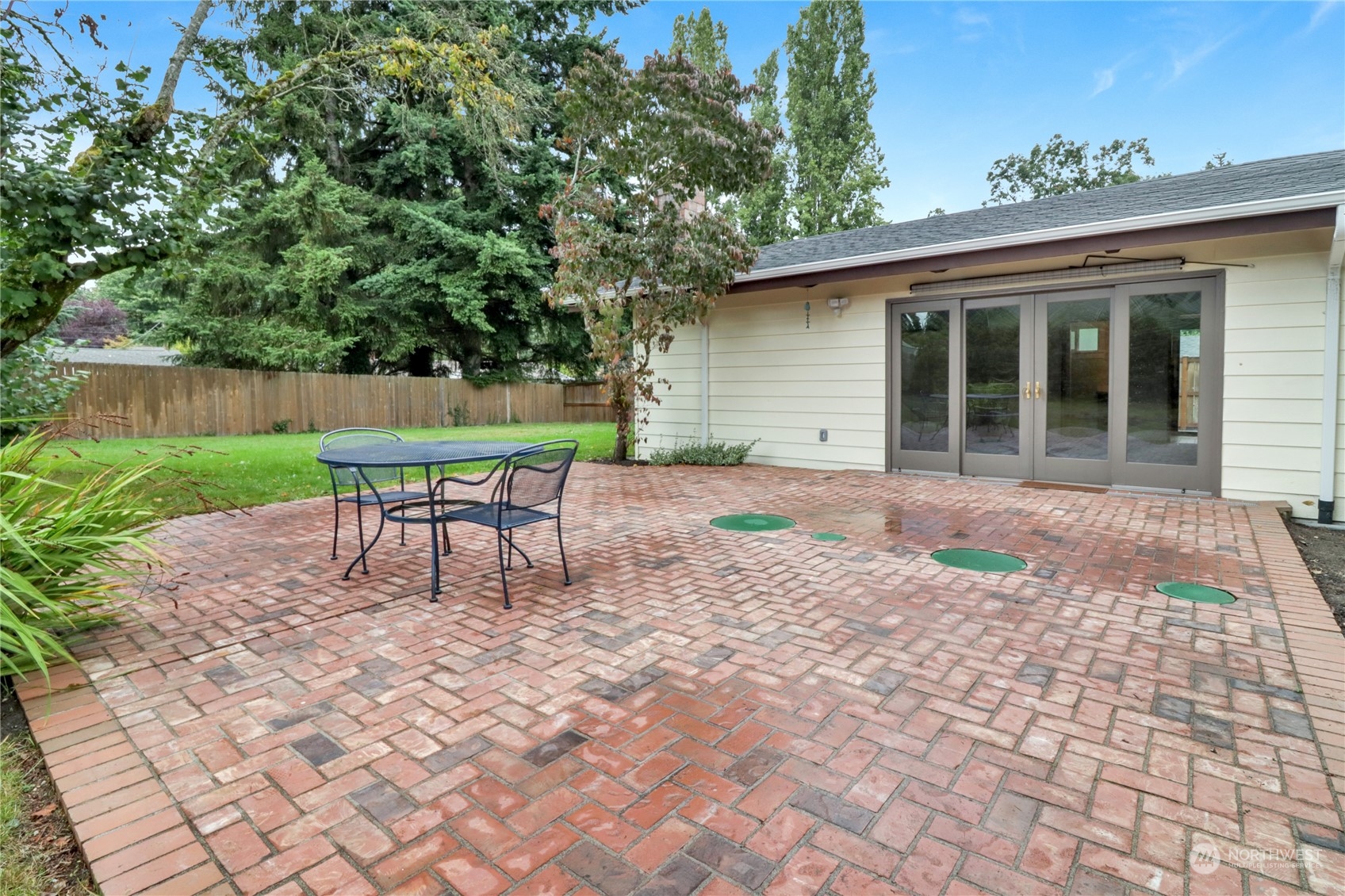 1911 Vine Road Brier, WA 98036 - Photo 23 of 34 Gallery Image 23
