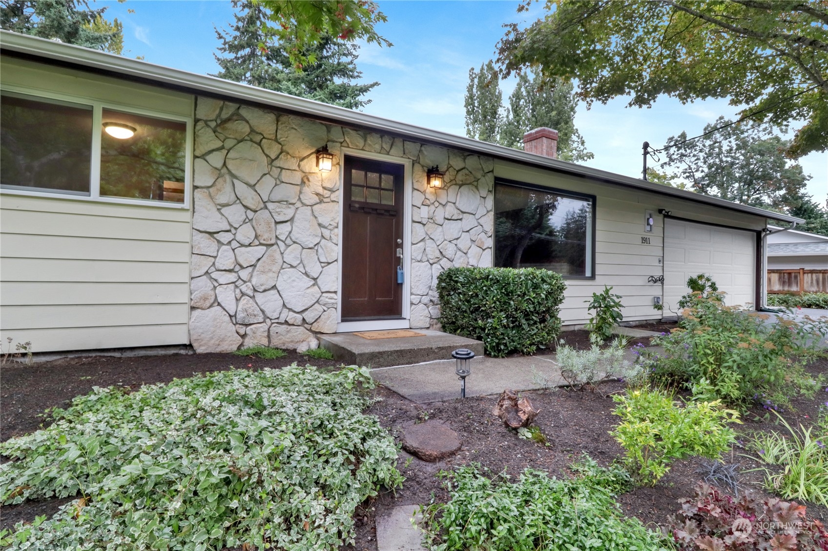 1911 Vine Road Brier, WA 98036 - Photo 28 of 34 Gallery Image 28