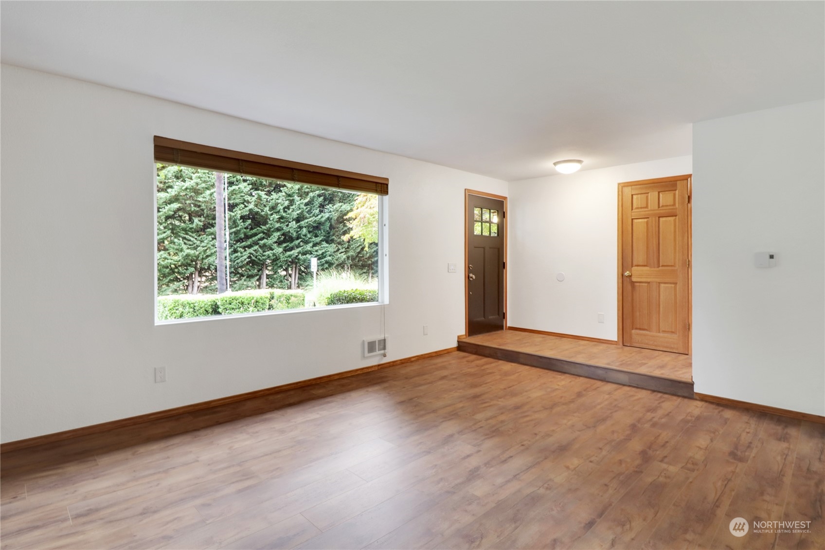 1911 Vine Road Brier, WA 98036 - Photo 4 of 34 Gallery Image 4