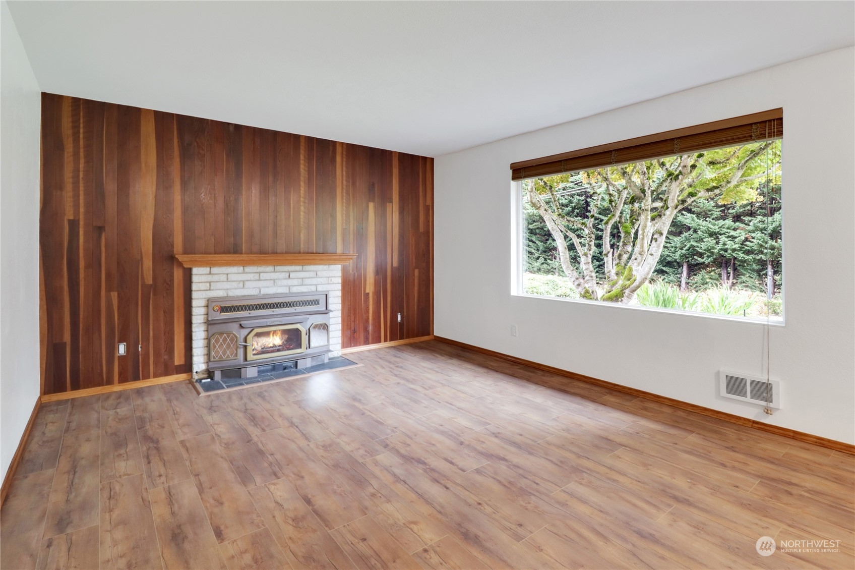 1911 Vine Road Brier, WA 98036 - Photo 5 of 34 Gallery Image 5