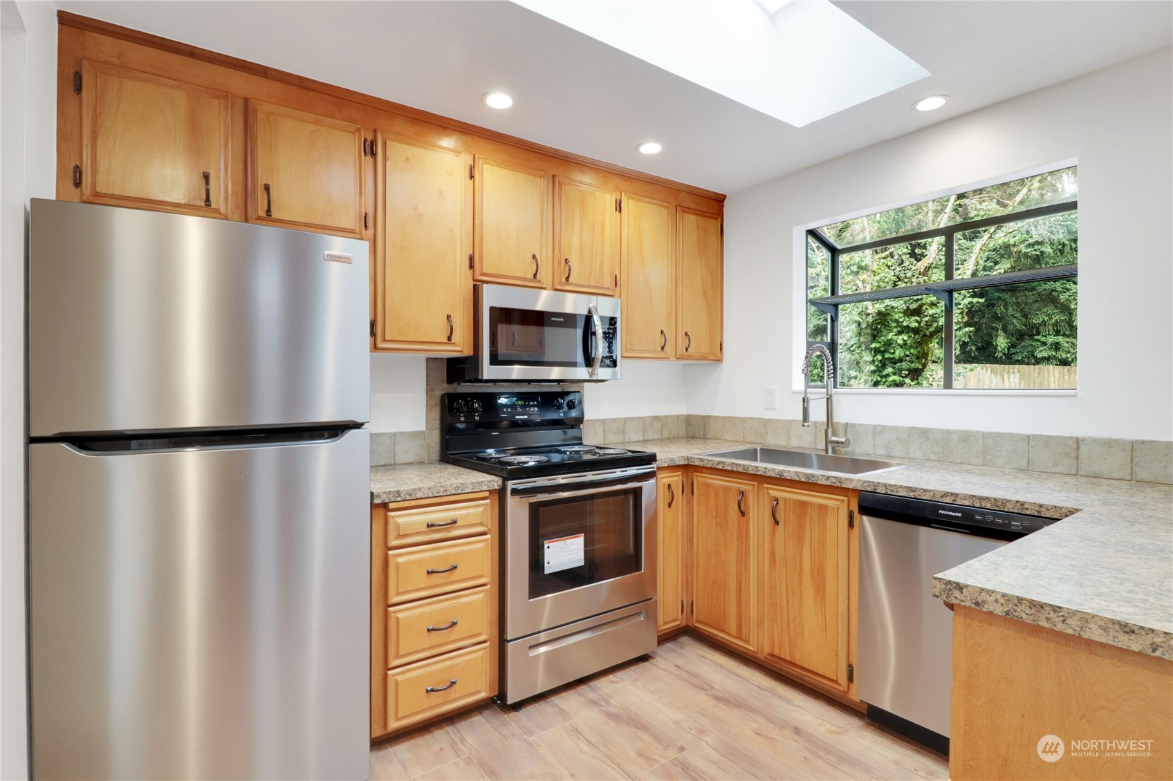 1911 Vine Road Brier, WA 98036 - Photo 7 of 34 Gallery Image 7