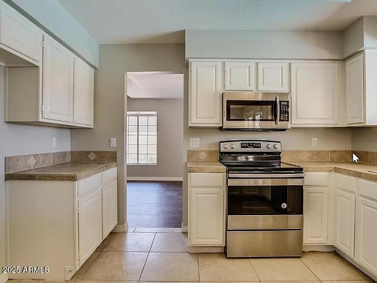 16625 South 34th Way Phoenix, AZ 85048 - Photo 6 of 36 a kitchen with cabinets stainless steel appliances and a counter space
