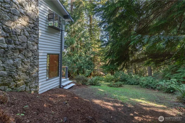 a view of a house with a backyard
