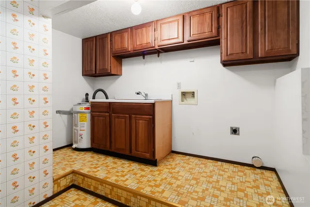 a view of a storage & utility room