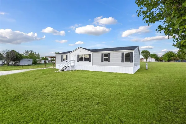 a view of a house with a backyard