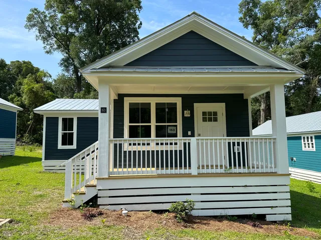 $1,750 | 163 West Chaffin Avenue, DeFuniak Springs, FL 32433