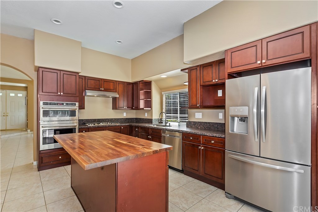 12358 High Horse Drive Rancho Cucamonga, CA 91739 - Photo 8 of 25 New kitchen offers ample space for the head chef and sous chefs.