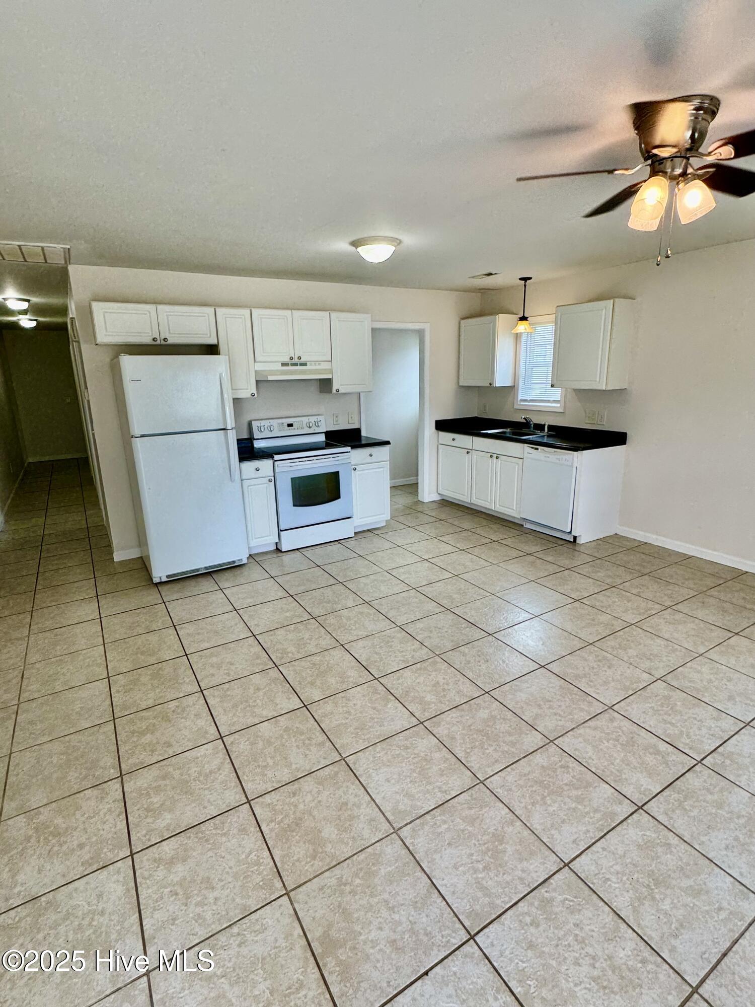 2919 Lee Court, Unit B Greenville, NC 27834 - Photo 3 of 12 IMG_8465