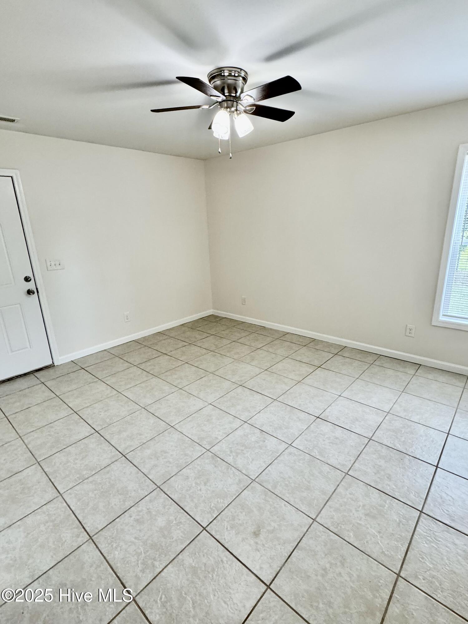 2919 Lee Court, Unit B Greenville, NC 27834 - Photo 4 of 12 IMG_8456